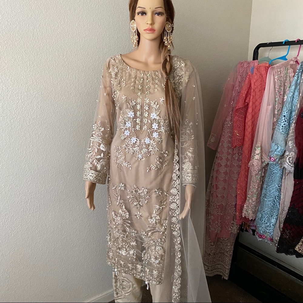 New. pakistani dresses /indian engagement 3pc suit